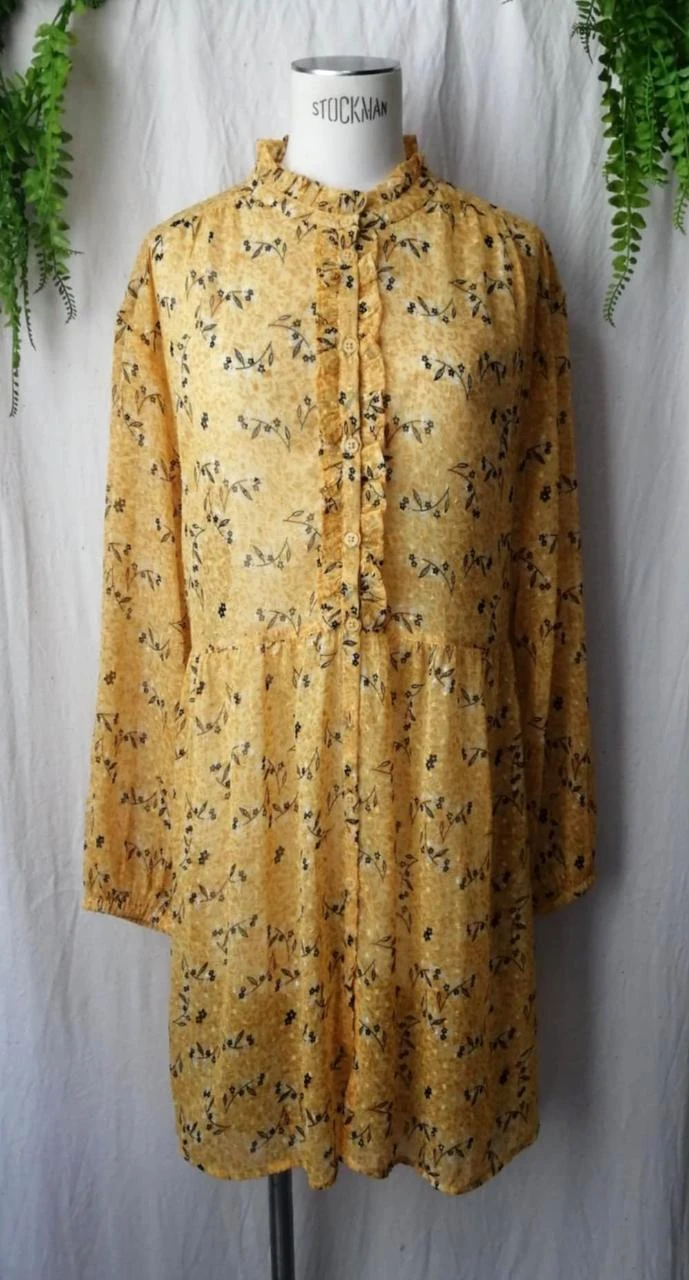 Robe chemise jaune ocre col volanté imprimé fleurs voile texturé "Cream"